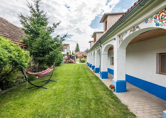 Malovany Dvur